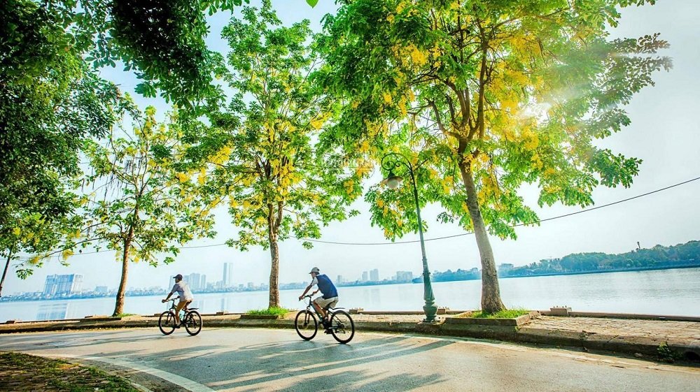 Hanoi City Bike Tour in Early Morning